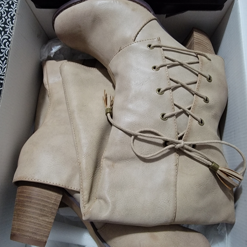 10W Torrid boots